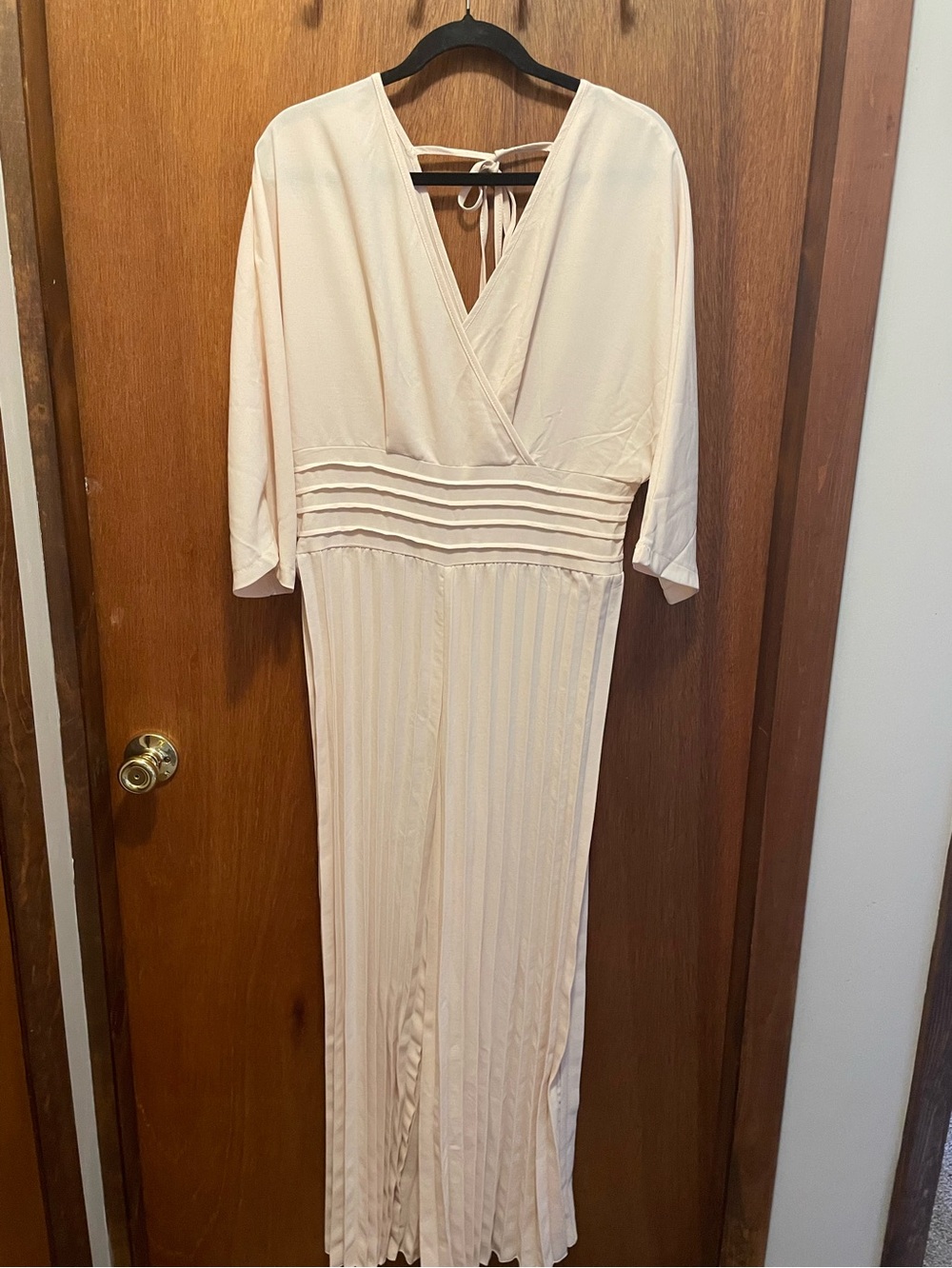 Elegant Cream V-Neck Pleated Women’s jumpsuit